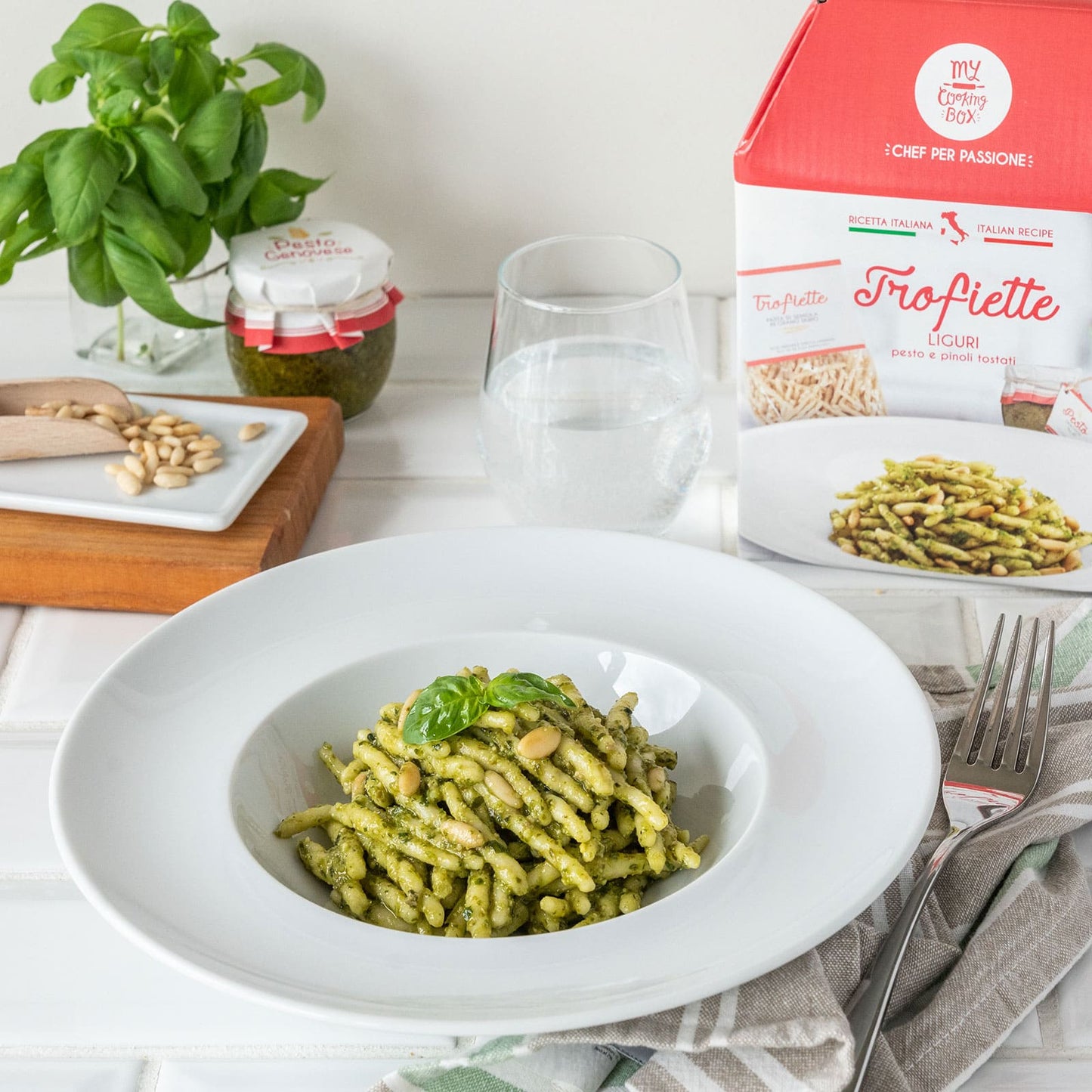 Trofiette liguri con pesto alla genovese e pinoli tostati