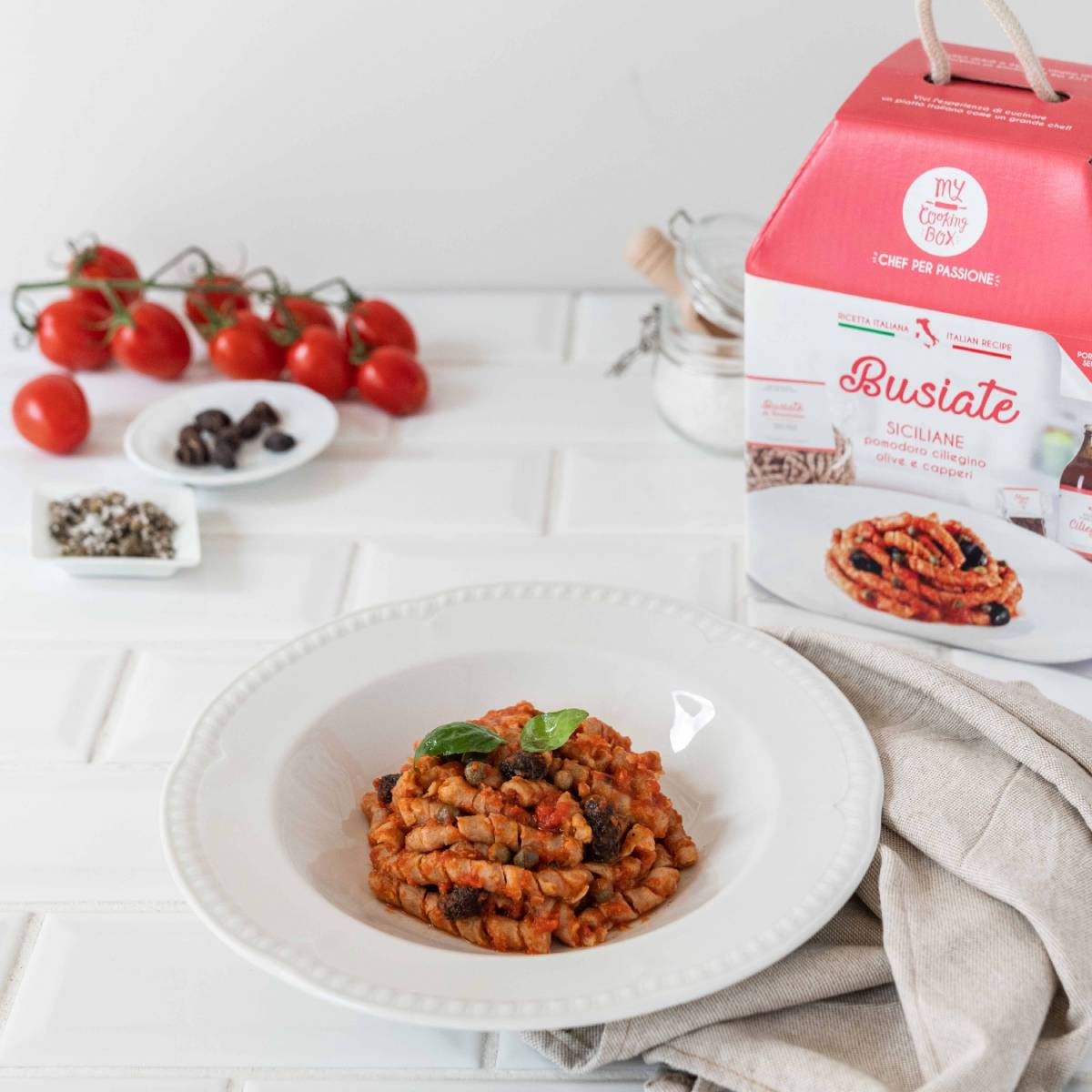Busiate siciliane con salsa di pomodoro ciliegino