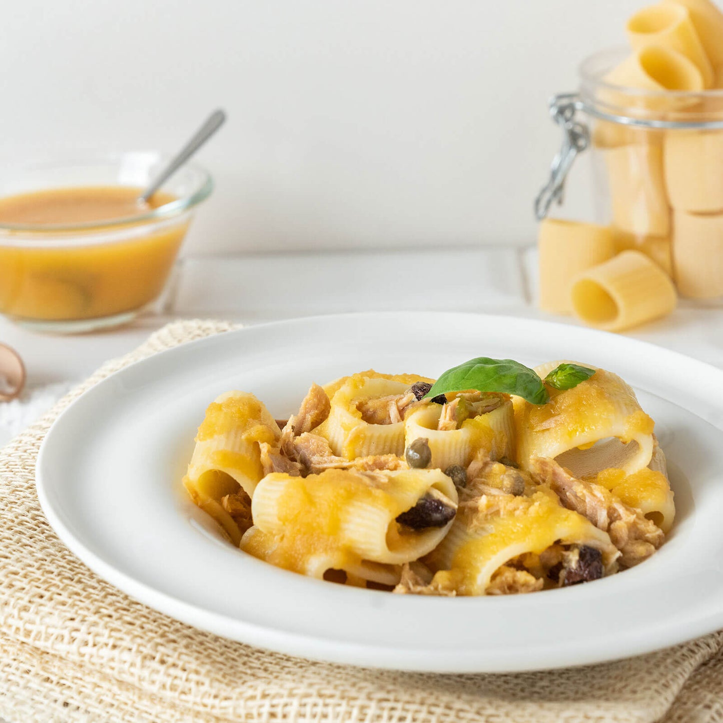 Mezzi paccheri campani con ventresca di tonno e pomodoro giallo - Outlet