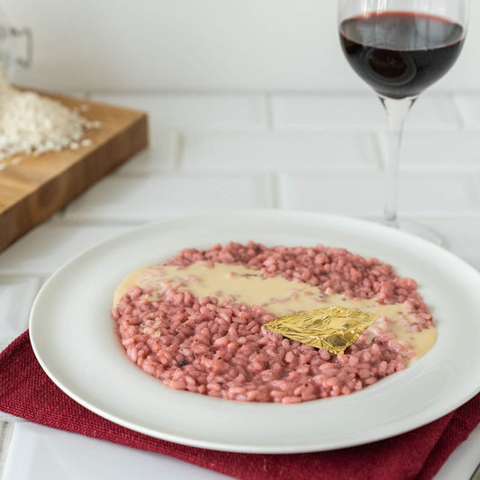 Risotto con crema di barbabietola e foglia d'oro