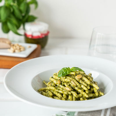 Trofiette liguri con pesto alla genovese e pinoli tostati